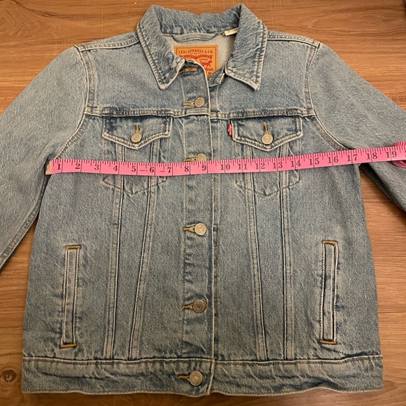Levi’s Denim Jacket - Picture 7 of 7